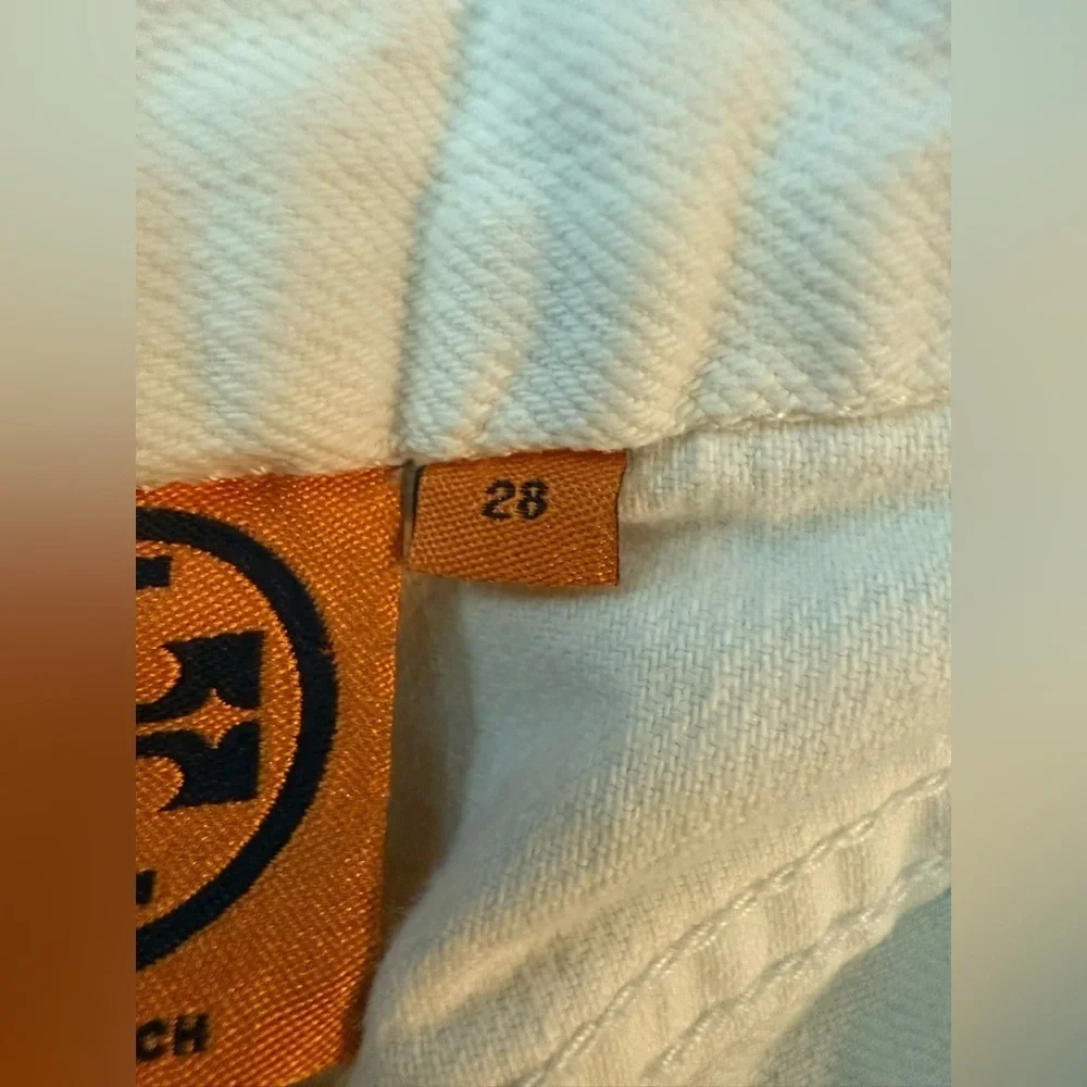 Tory Burch Mid-Rise Straight Leg White Jeans Women’s Size 28 gold Logo
